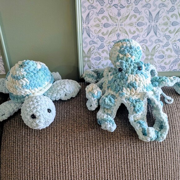 Plushy Turtle - Picture 2 of 3